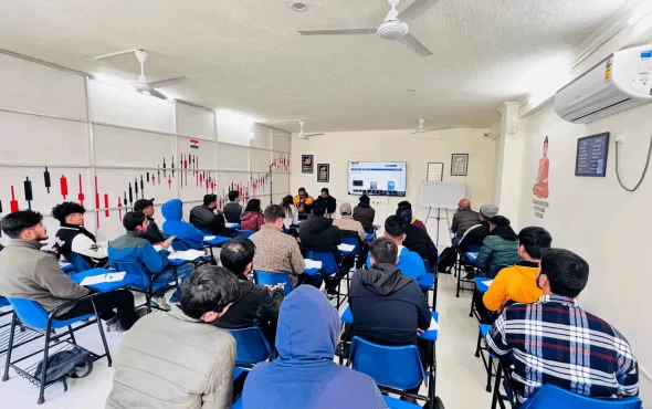 image of Ankur Ji Teaching In the Master course class