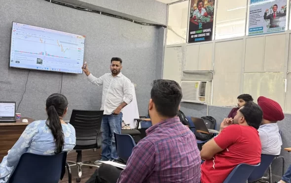 image of mentor explaning the students